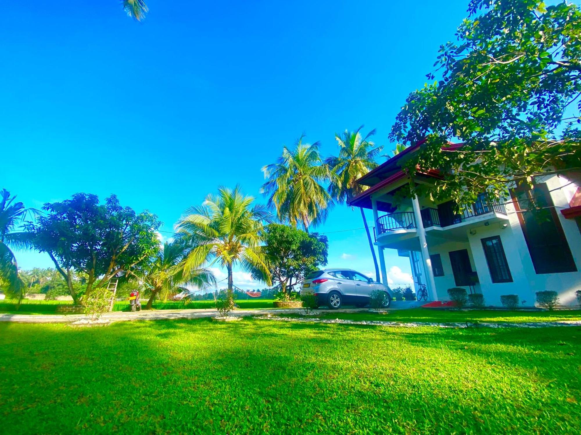Aroma Villa Homestay โปลอนนารูวา ภายนอก รูปภาพ