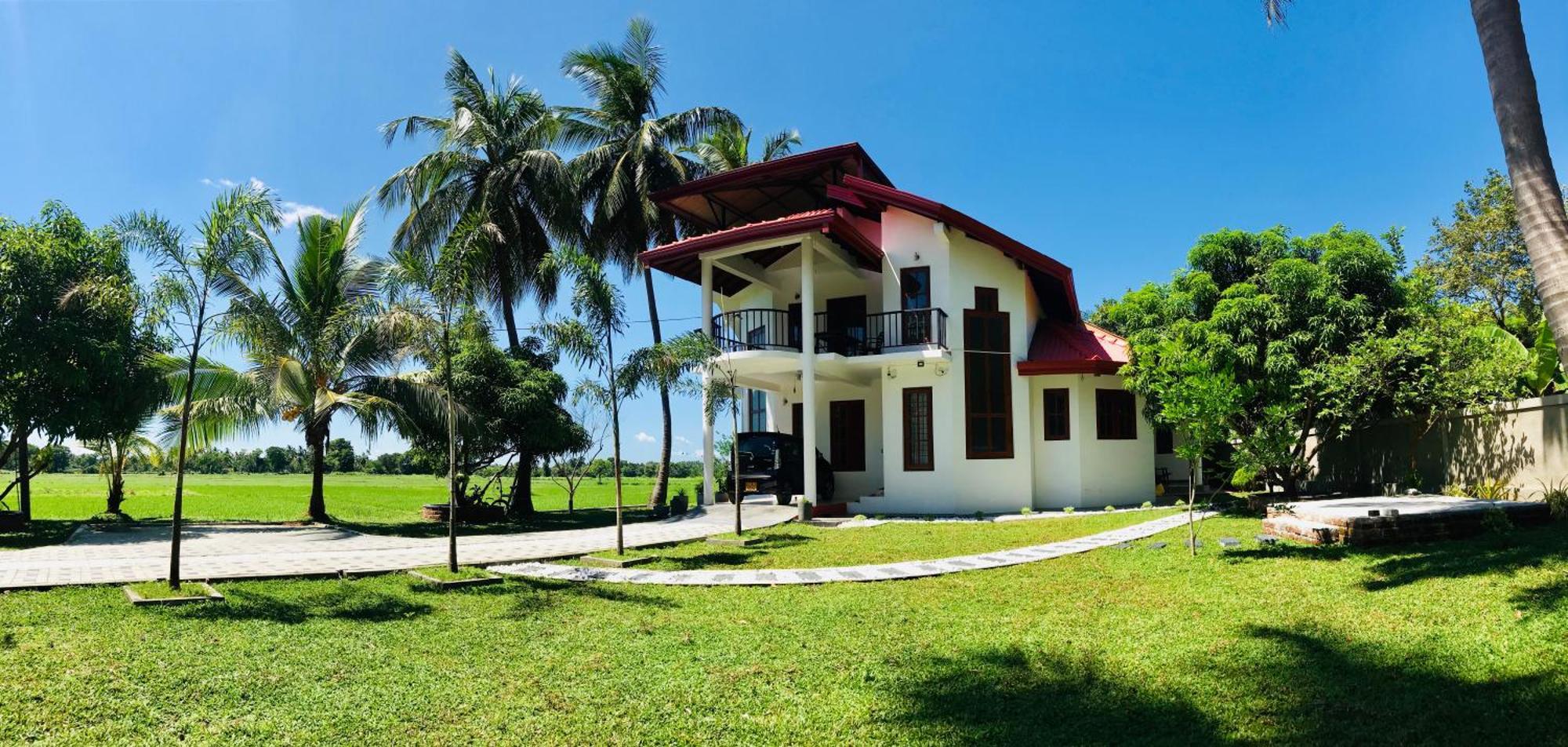 Aroma Villa Homestay โปลอนนารูวา ภายนอก รูปภาพ