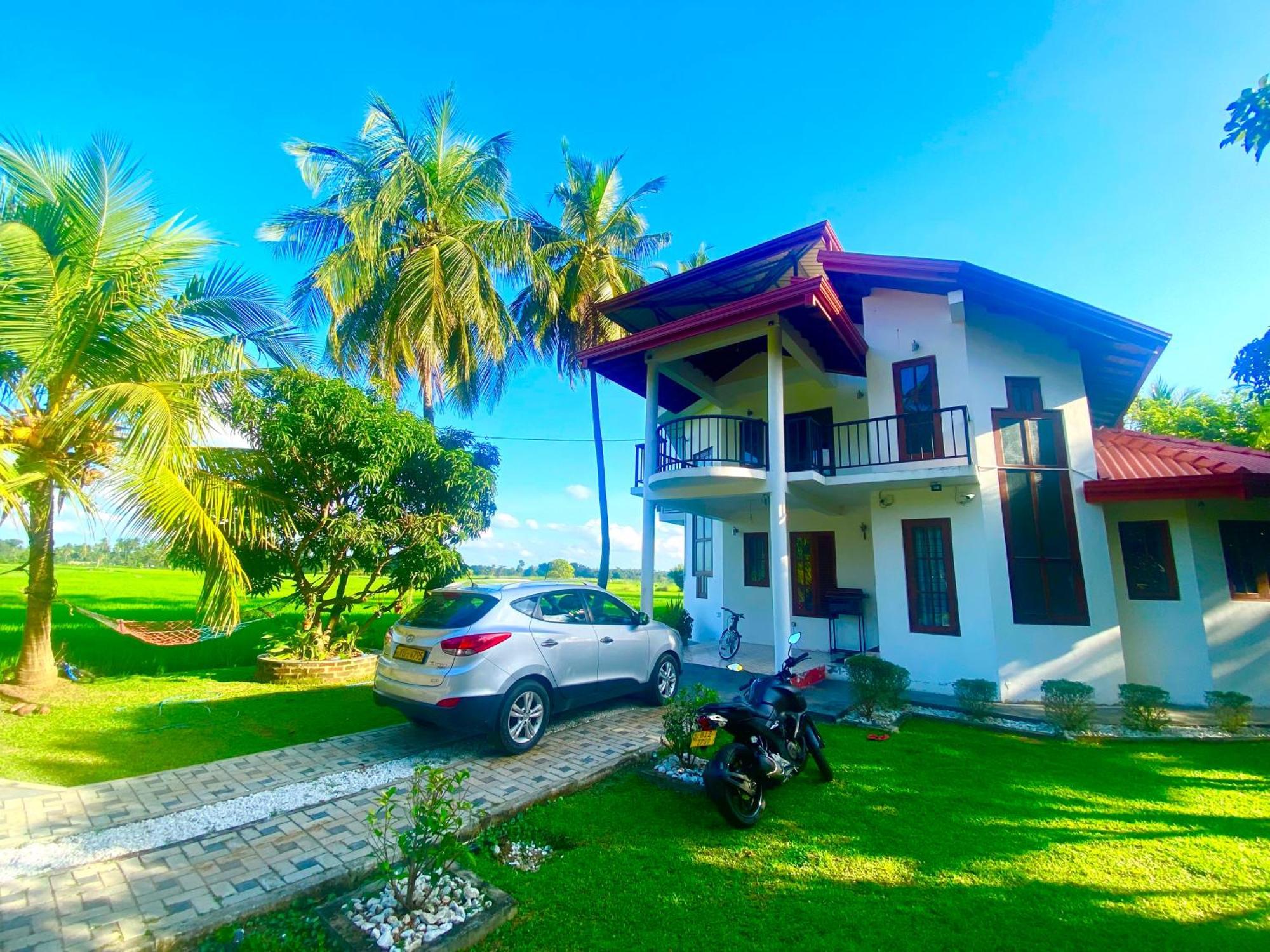 Aroma Villa Homestay โปลอนนารูวา ภายนอก รูปภาพ