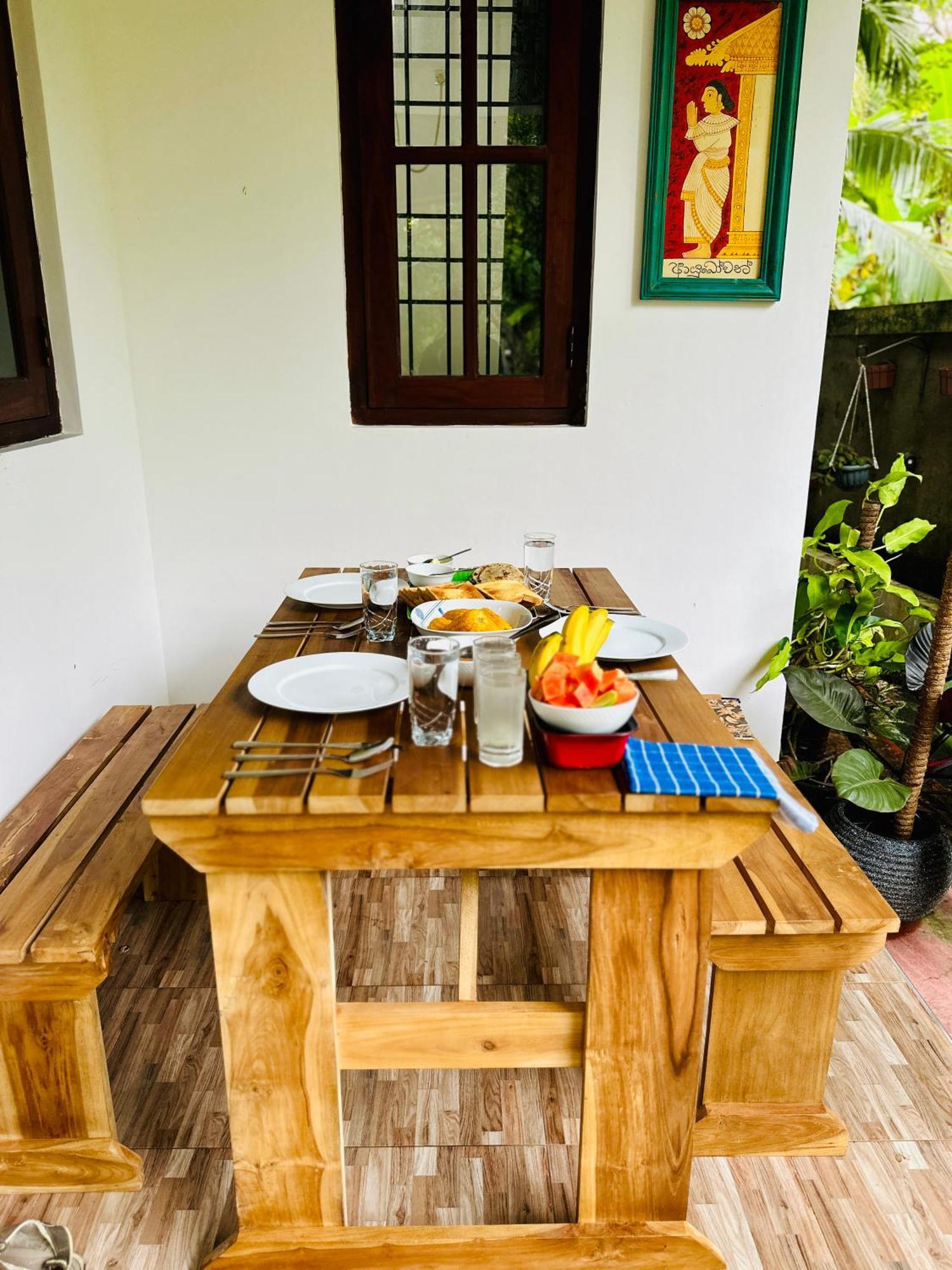 Aroma Villa Homestay โปลอนนารูวา ภายนอก รูปภาพ