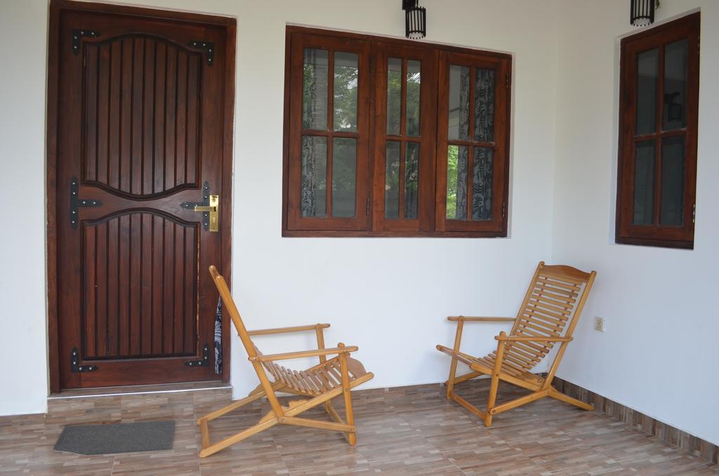 Aroma Villa Homestay โปลอนนารูวา ภายนอก รูปภาพ