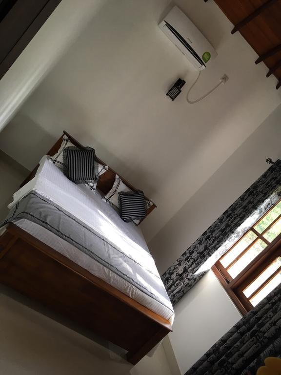 Aroma Villa Homestay โปลอนนารูวา ภายนอก รูปภาพ