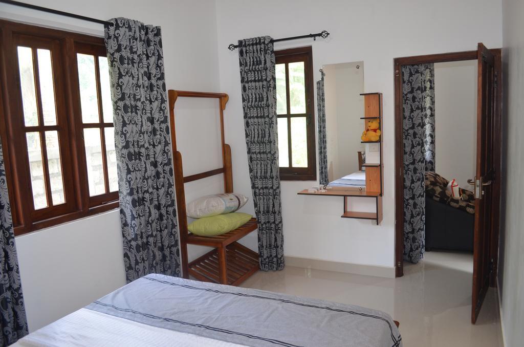 Aroma Villa Homestay โปลอนนารูวา ภายนอก รูปภาพ