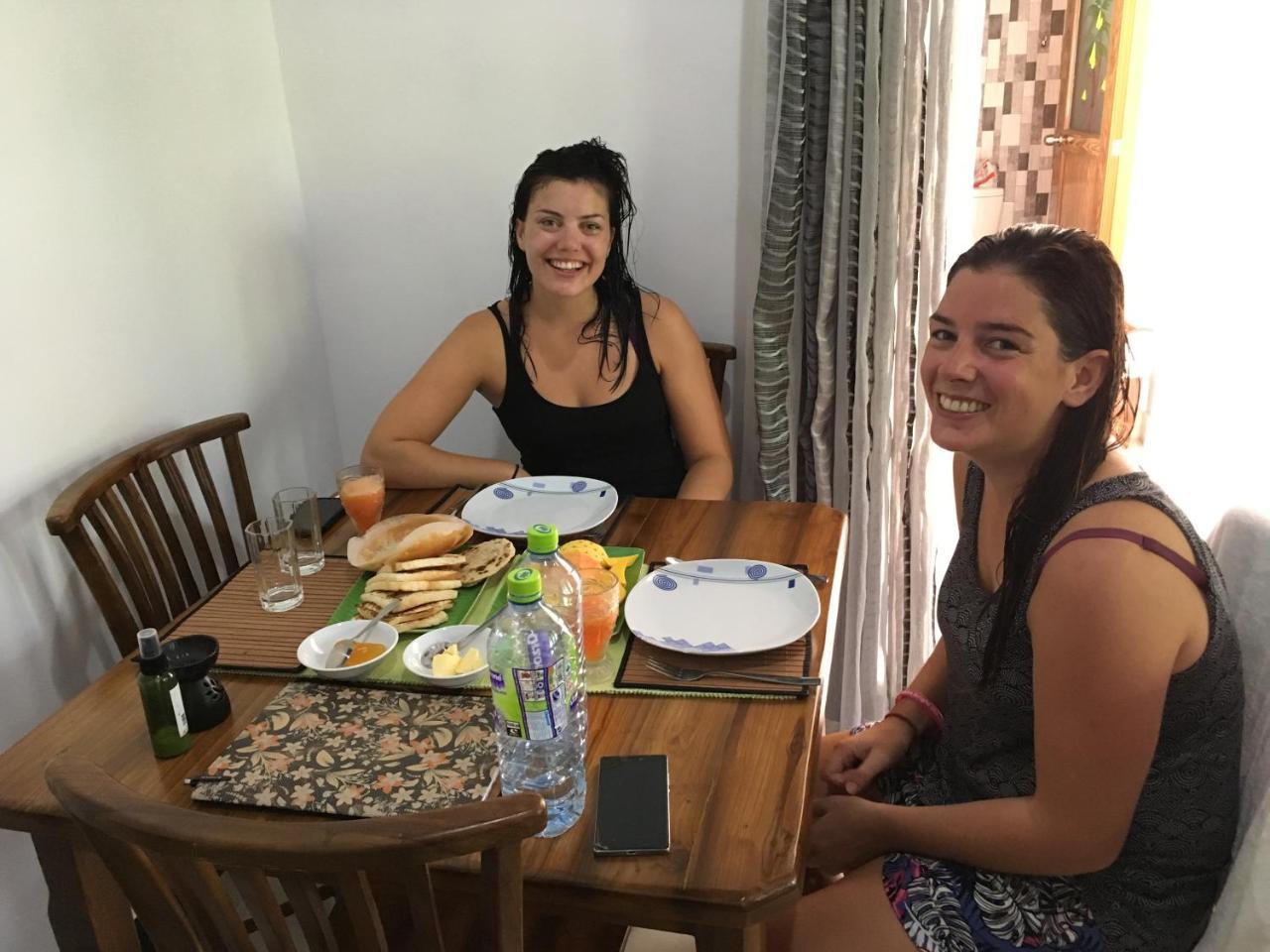 Aroma Villa Homestay โปลอนนารูวา ภายนอก รูปภาพ